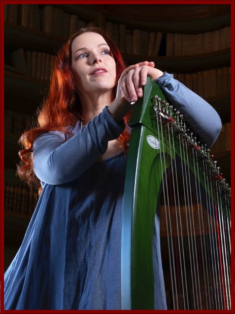 Harfe wird bei medieval Fantasy von Danika Ruso verwendet